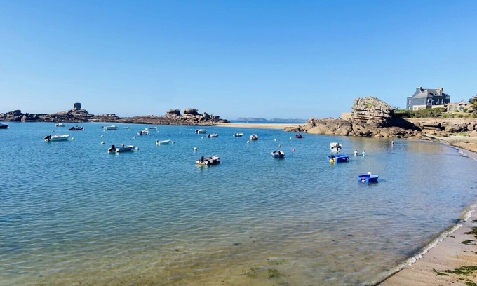 La Roche-Derrien House | Maison Chaleureuse Dans un Village de Caractère