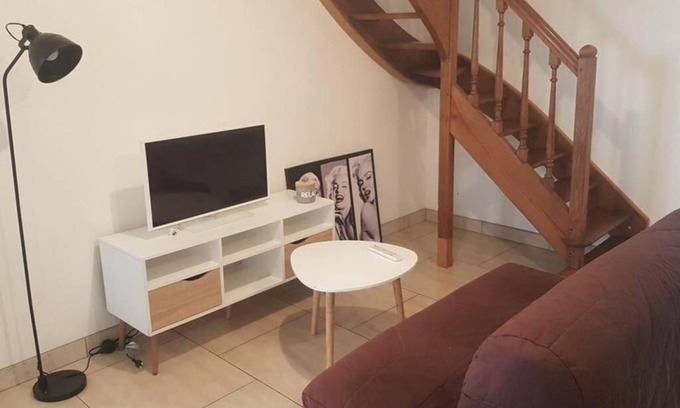 Grez-en-Bouere Apartment | Maison de bourg avec extérieur.