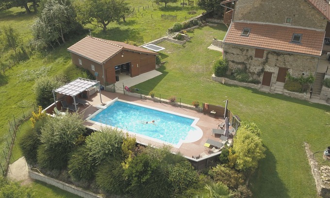 Naillat Cabin | Maison de Charme, sol en Pierre, Dans Petit Hameau Tranquille