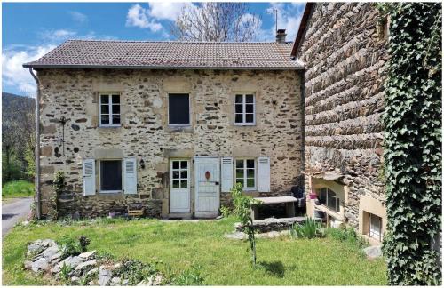 Saint-Etienne-Lardeyrol Apartment | Maison de campagne