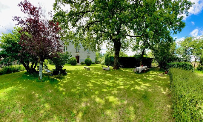 La Creche House | Maison de Maître Chaleureuse