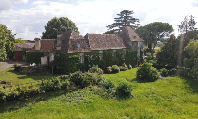 Pomport House | Maison de maitre with beautiful views over the vineyards. Large swimming pool.