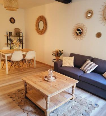 Viviers-les-Montagnes Apartment | Maison de village à la décoration bohème jusqu'à 6 personnes