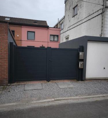 Charleroi House | Maison entière privée