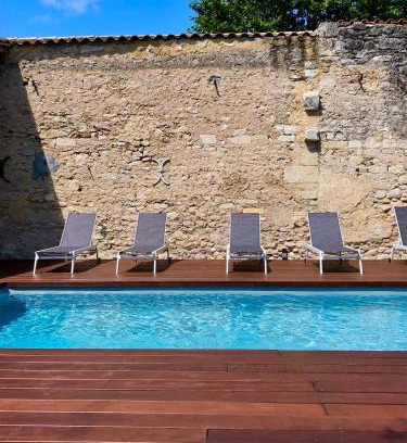 Saint-Ciers-sur-Gironde House | Maison et table d'hôtes Le Camélia Blanc