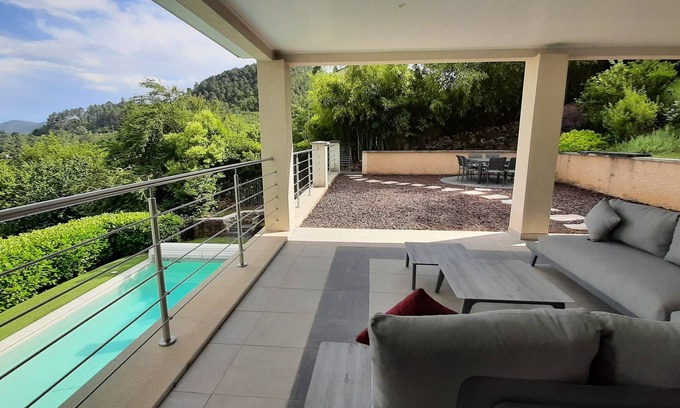 Sainte-Cecile-d'Andorge House | Maison Dans les Cévennes Pour 6 a 8 Personnes, Piscine et Terrasse Panoramique
