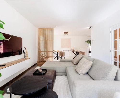 Halle-Booienhoven House | Maison La Belle Cosy 2-bedroom house with jacuzzi & airco