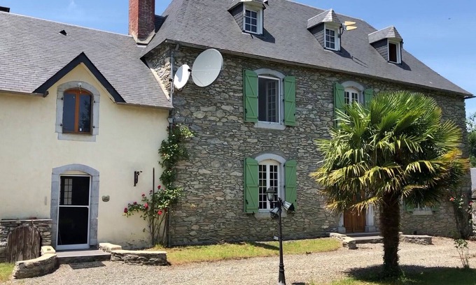 Mazouau Villa | Maison Maître Villa Your Holiday Rental With Large Pool and Garden Mountain View