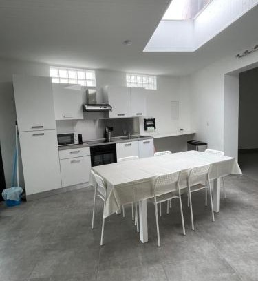 Fontaine-l'Eveque House | Maison Pétria