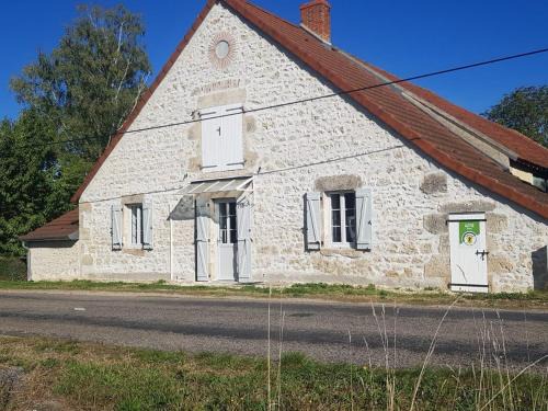 Rongeres House | Maison rénovée en campagne avec jardin proche Vichy - FR-1-489-381