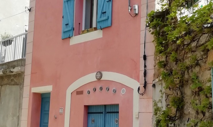 Olonzac House | Maison sur Trois Étages au Cœur du Village