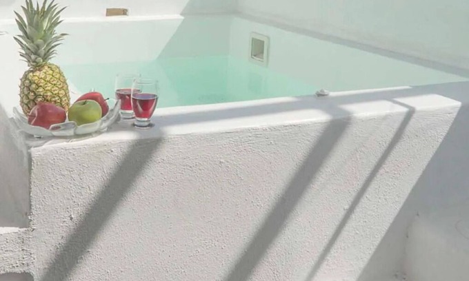 Perissa House | Maisonette house with jacuzzi Loukas & Emma