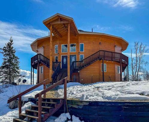 Knik-Fairview House | Majestic View Roundhouse - Peace Room