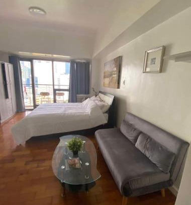 San Lorenzo Apartment | Makati Studio by Luxureich