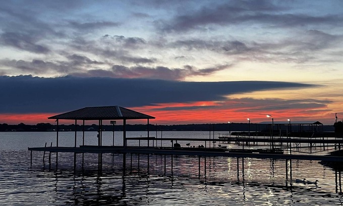 Azle House | Make memories in this cozy water front house on Eagle Mountain Lake.