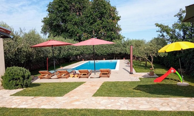 Liznjan House | Mala kuća sa velikim grijanim bazenom ANTONIO