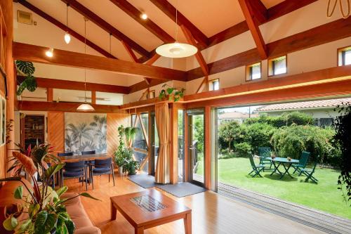 Isumi House | Malama Monstera 6名 BBQ ペット可 ビーチ ゴルフ 芝生の庭 観葉植物 リラックス