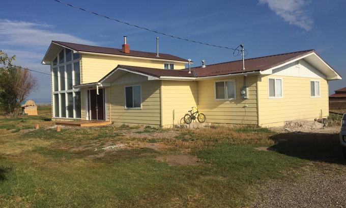 Capulin House | Manassa CO- Hunting and Fishing-Newly Remodeled