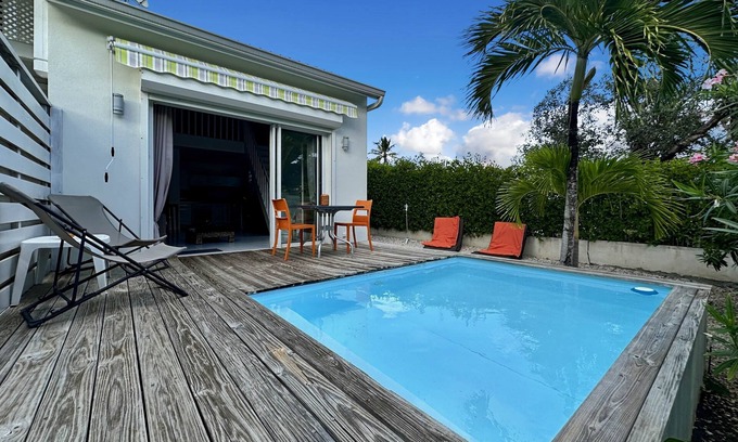 French Cul de Sac Apartment | Mango Orange duplex with pool