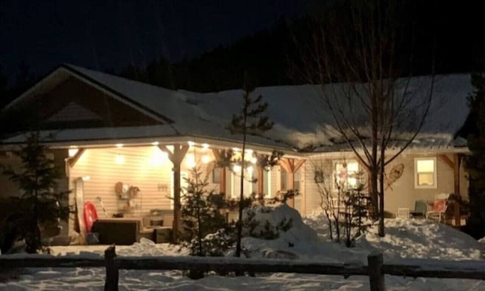 Okanagan-Similkameen House | Manning Park Hideaway 3 Bdrms, Hot tub + Woodstove