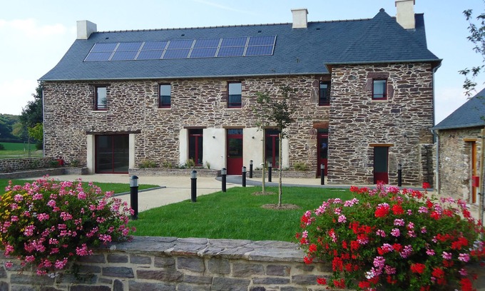 Talensac House | Manoir de la Hunaudière: a large gite, stopover gite in Brocéliande country