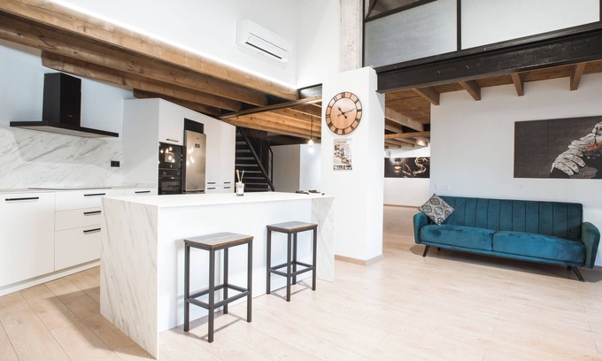 Passeig i Rodalia Apartment | Manresa industrial home