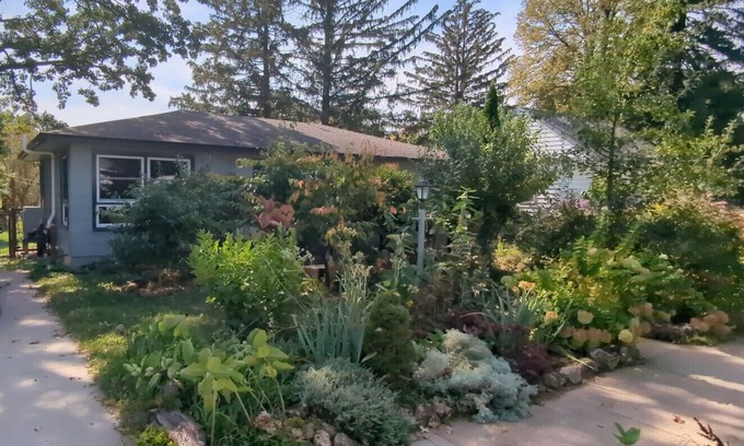 Viroqua House | Maple St. King Suite - Free Daytime EV Charging!