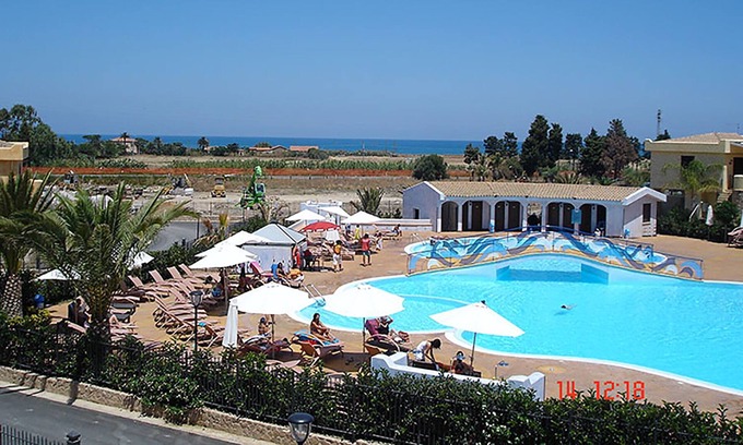 Campofelice di Roccella Villa | Mareluna Family Resort - Villa 4 - Wi-Fi and A / C!