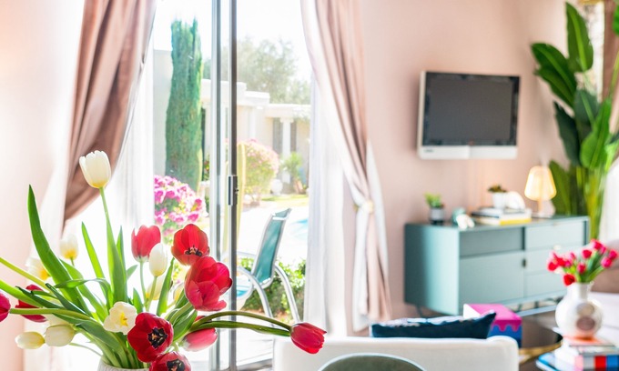 Uptown Design District Condo | "Marilyn's Secret!" - King Bed, 2 Bathrooms/Walk to Town, Shops & Dining