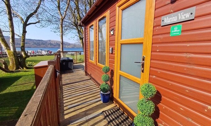 Troutbeck Bridge Cabin | Marina View - a holiday lodge that sleeps 6 guests in 3 bedrooms