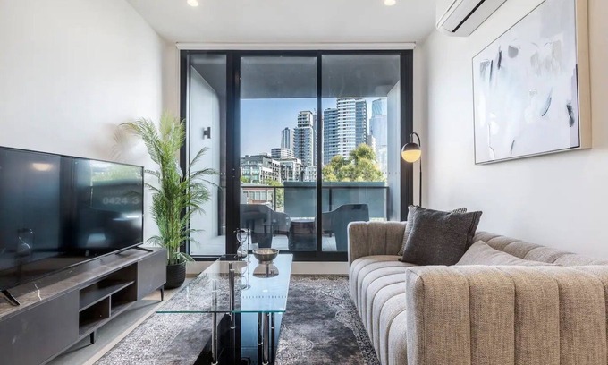 West Melbourne Apartment | Marker | Modern Vintage Pad Near Factory Outlets