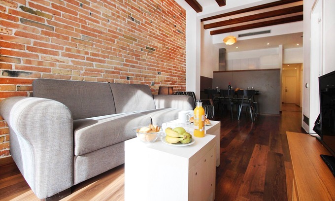Sant Antoni Apartment | Market Building! Perfect for business travelers and big groups!