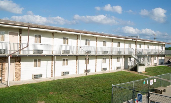 Marshall Hotel | Marshall Lodge By OYO Hwy 65