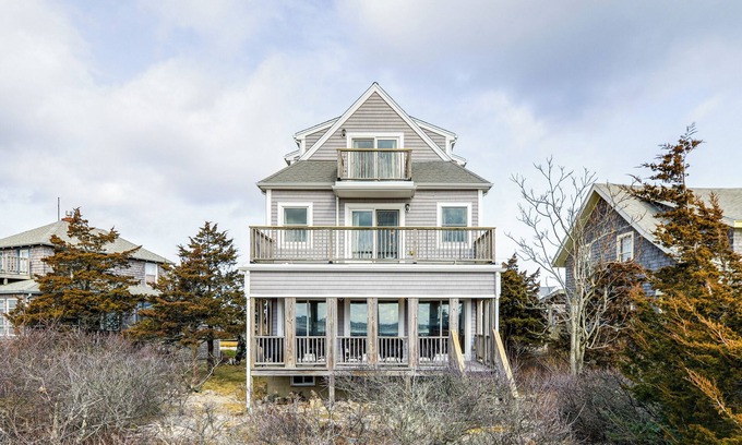 Brant Rock House | Marshfield Home w/4 Decks & Private Beach Access!