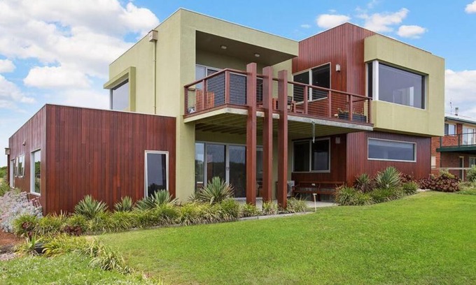 Peterborough House | Martyrs Lookout - Luxury Accommodation