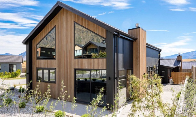 Kawarau Falls House | Marvellous on Muster-family home