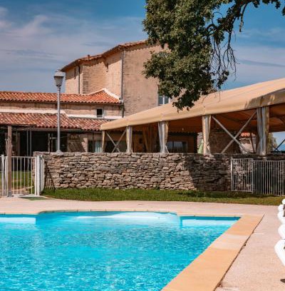 Ferrieres-les-Verreries Hotel | Mas De Baumes