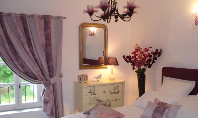 Paluds de Noves Bed & Breakfast | Mas De La Coucourde