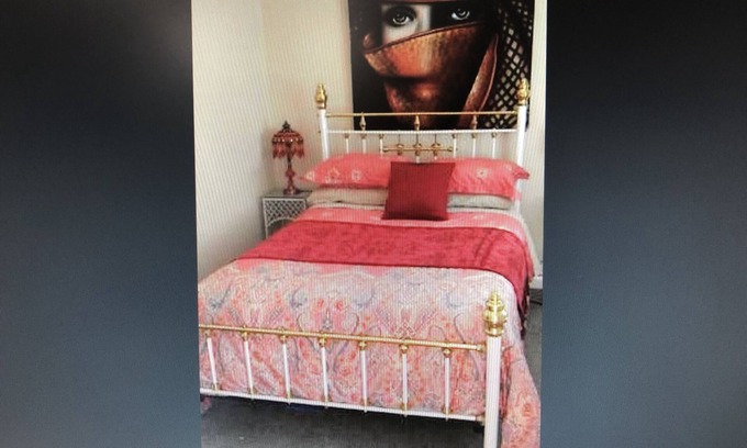 Rosebud House | MASSIVE HOUSE-30metres Beach/Shops/Pubs etc, LEAVE CAR BEHIND