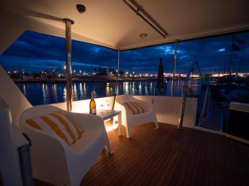 Poblats Maritims Boat Rental | Master&Commander