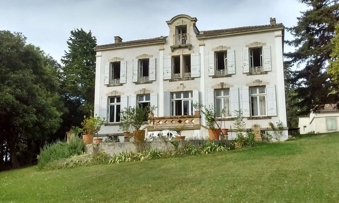 Montreal House | Master house for rent, Montreal de l'Aude - sleeps 20, secured pool