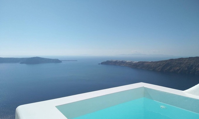 Imerovigli Villa | Masterful Santorini Apartment | Gamling Apartment | Min. Children Age: 12 Years.