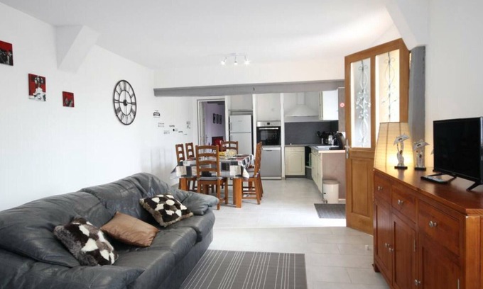 Mauquenchy House | Mauquenchy Inn, 2 bedrooms, sleeps 4