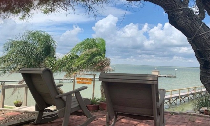 Loyola Beach Apartment | MAXWELL 2BDRMBATH SUITE-OUTDOOR KITCHEN-PRIVATE LIGHTED PIER ON BAFFIN BAY