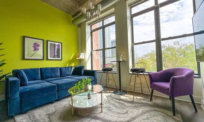 Near South Side Apartment | McCormick 2B/2Ba for up to 8 guests with Optional Parking