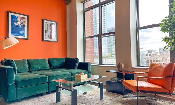 Near South Side Apartment | McCormick Place 2B/2B family oasis with optional parking for up to 8 guests