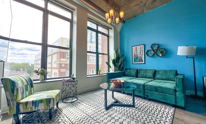 Near South Side Apartment | McCormick Place city view 2br/2ba with optional parking for up to 8 guests