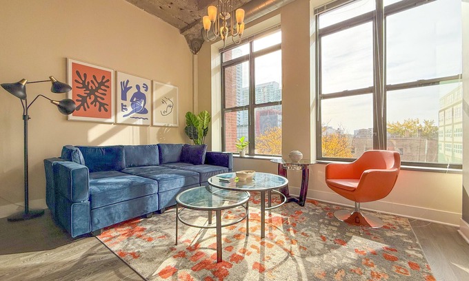 Near South Side Apartment | McCormick Place city view 2br/2ba with optional parking/sleeps 6