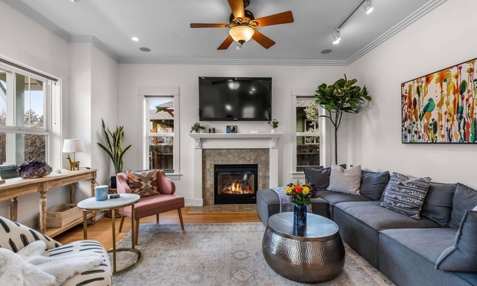 Old Bend House | Mckay Getaway, between Drake Park/Miller's Landing