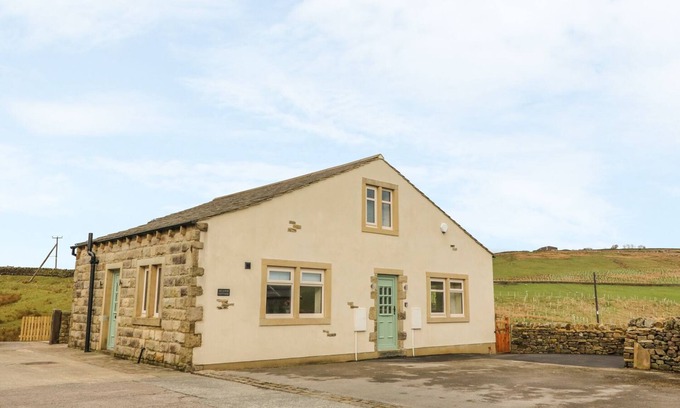 Cowling Cottage | MEADOW COTTAGE, family friendly, with a garden in Cowling